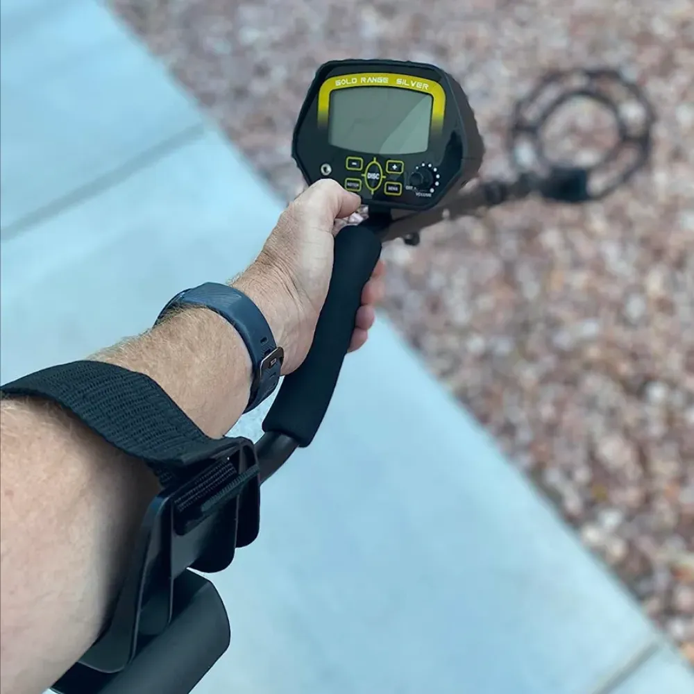 Waterproof metal detector