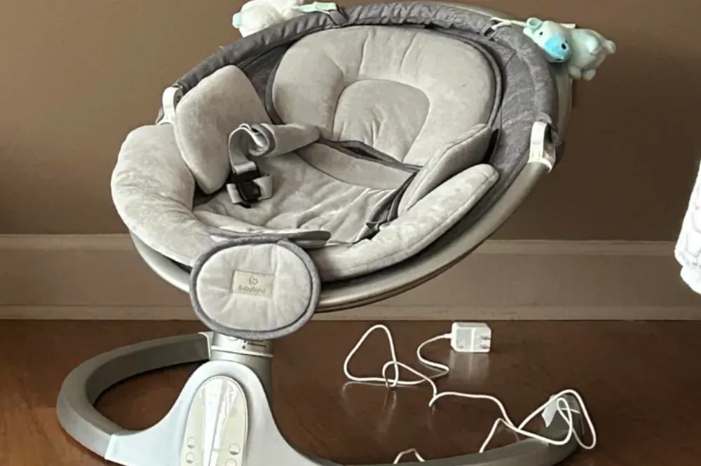 Are baby swings good for babies development