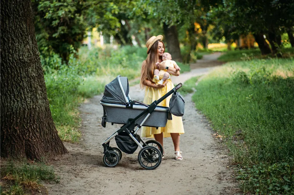 can baby sleep in stroller bassinet at night