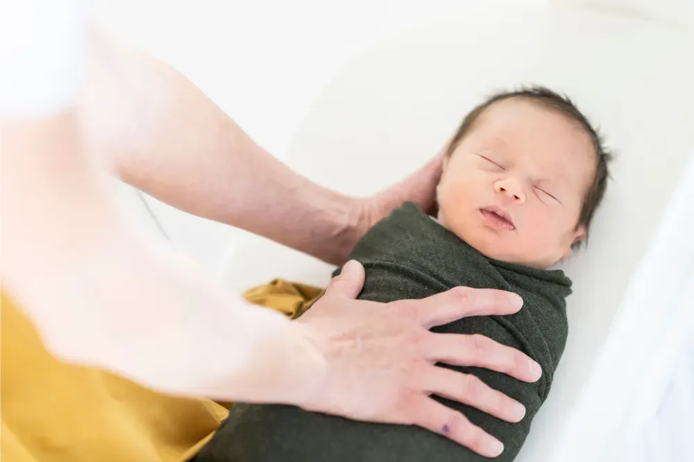 how to get newborn to sleep in bassinet