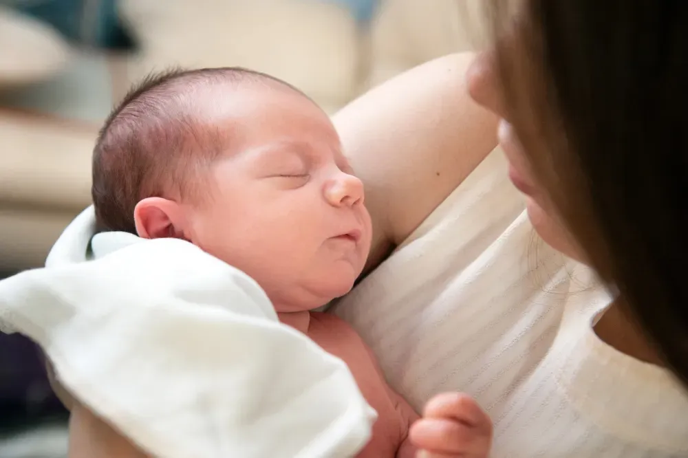 how to get newborn to sleep in bassinet